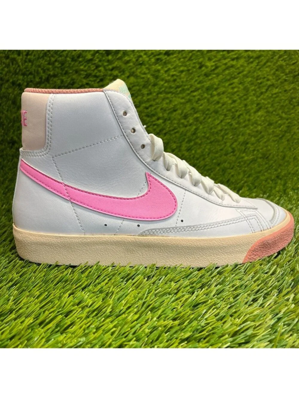 Nike Blazer Mid '77 GS Girls Size 5Y White Pink Athletic Leather Shoes Sneakers